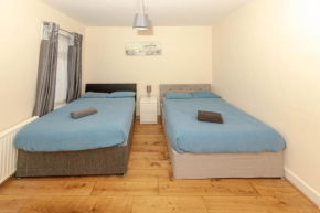 Cosy 4 bedrooms house near Central London, O2, London city airport and Excel